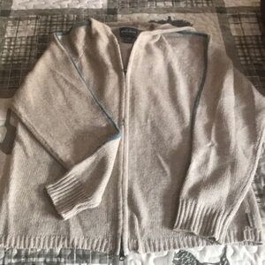 Women”s Woolrich Sweater, size L